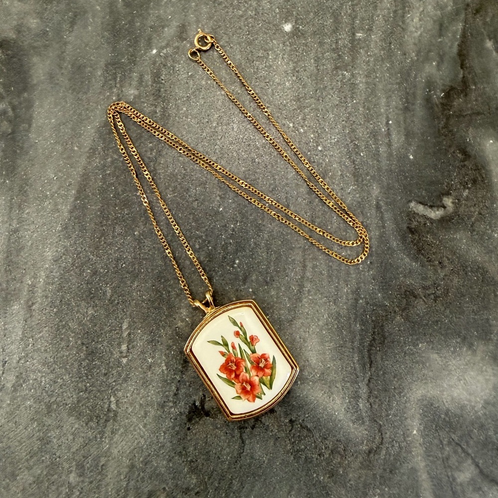 Vintage Avon Floral Heritage Gladiolas Floral Ceramic Gold Chain Necklace - Picture 4 of 7